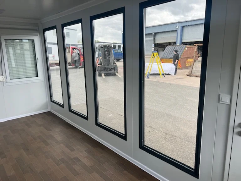 Oficina Portátil con Ventanas Panorámicas - Imagen 11